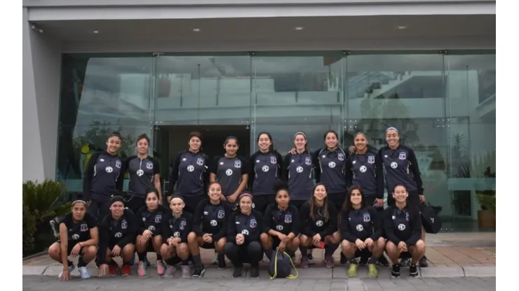 El plantel albo está en Quito, Ecuador.