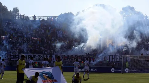 Hinchas albos en el Sausalito