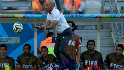 Paredes en la banca observa a Sampaoli en el Mundial de Brasil