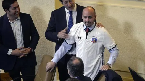 Andrés Longton paga apuesta