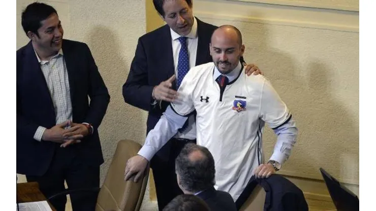 Andrés Longton paga apuesta