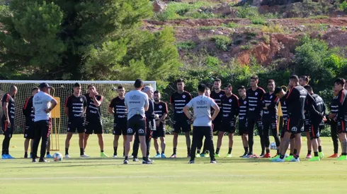 La selección entrenó con equipo completo