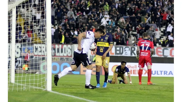 Paredes le dio el triunfo al Cacique en la ida