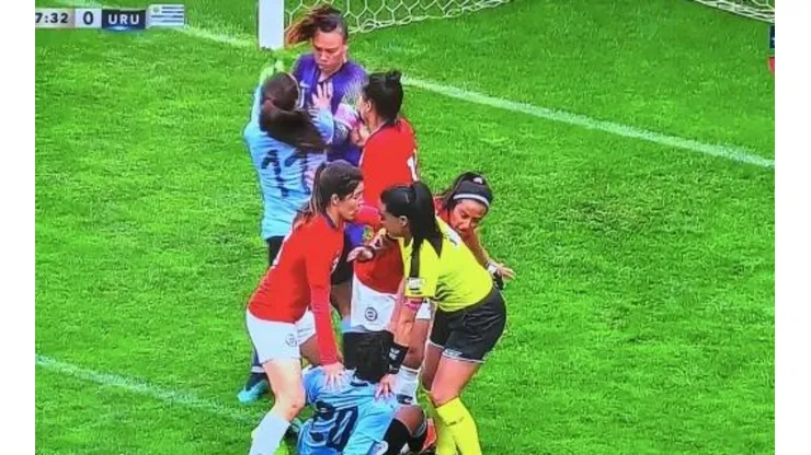La Roja derrotó por 3-0 a Uruguay.
