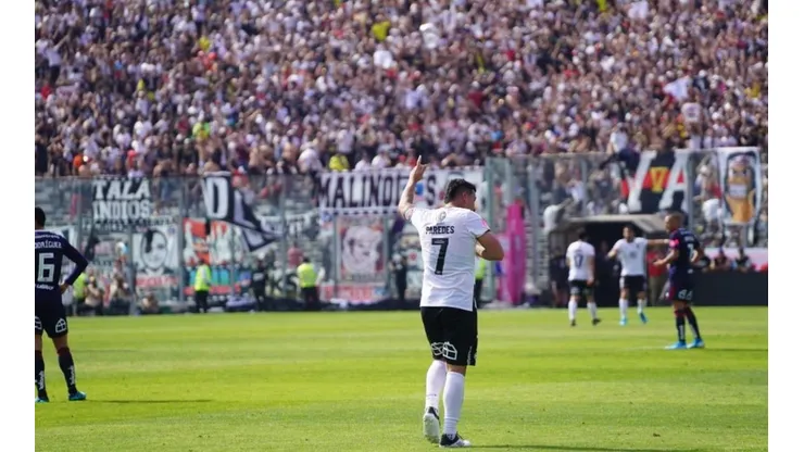 Paredes celebrando su gol 216