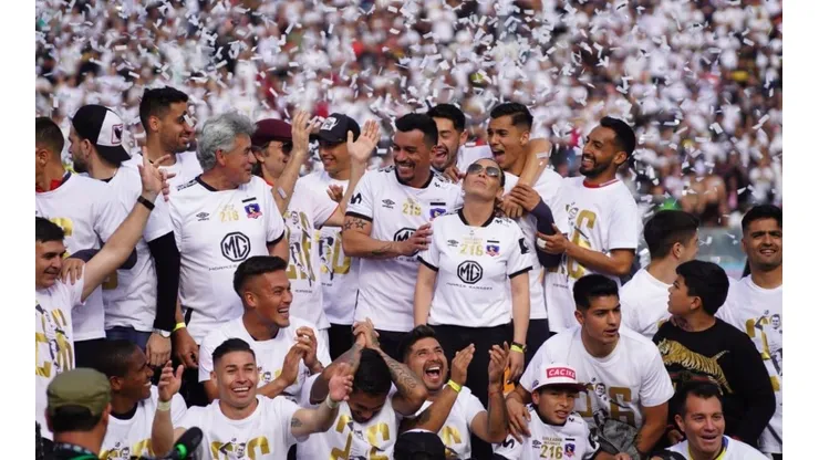 Esteban Paredes celebró emocionado en la cancha del Monumental