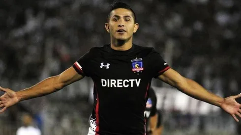 Felipe Flores celebrando un gol con Colo Colo