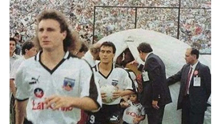 Barti saliendo a la cancha por primera vez en el Monumental