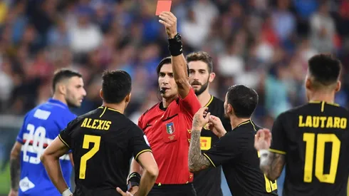 Alexis Sánchez marca doblete, pero se va expulsado