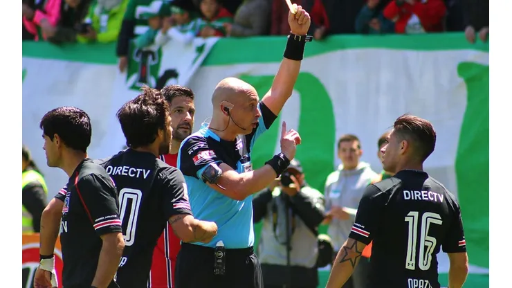 César Deischler arbitrando a Colo Colo