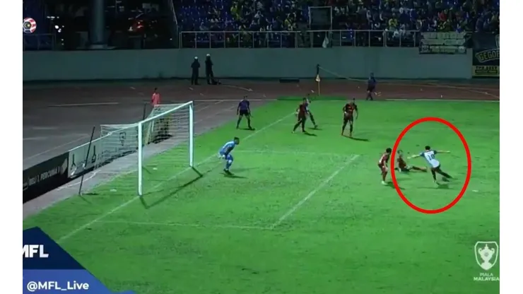 VIDEO | Yashir Islame la rompe en Malasia con un golazo de rabona