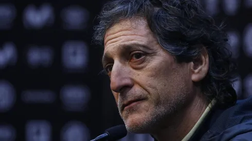 El Comandante frente a la prensa.