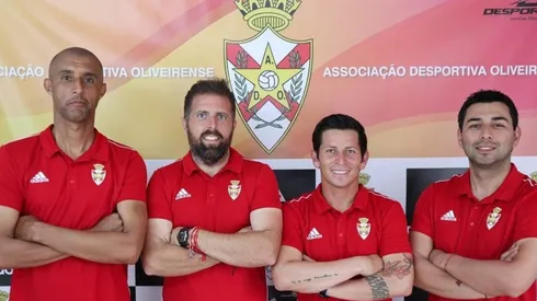 Manuel Crespo junto a todo su staff técnico en Portugal