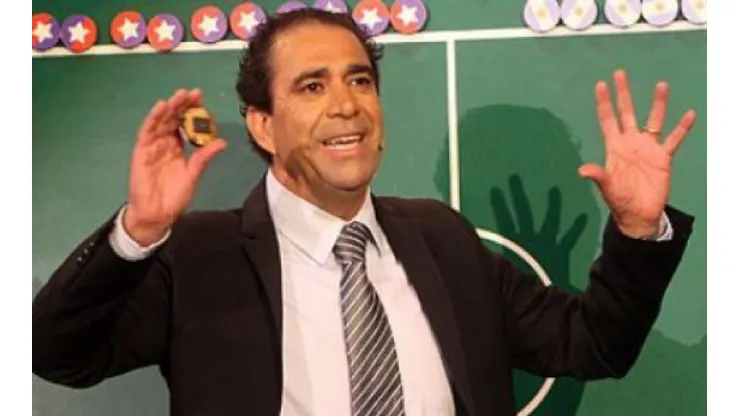Eduardo Bonvallet y su pizarra