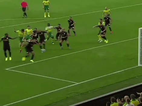 Bravo lo mira desde la banca: Ederson se come gol en derrota parcial del City