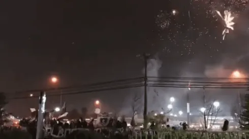 Hinchas afuera del hotel de concentración donde está Colo Colo