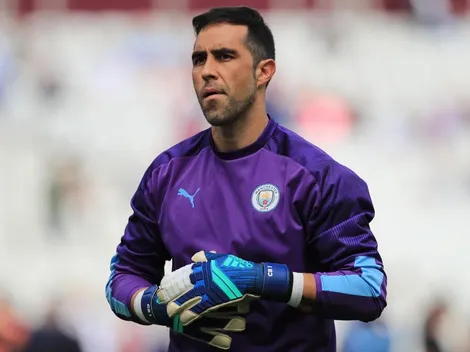 Bravo mira desde el banco la derrota del Manchester City ante el Norwich