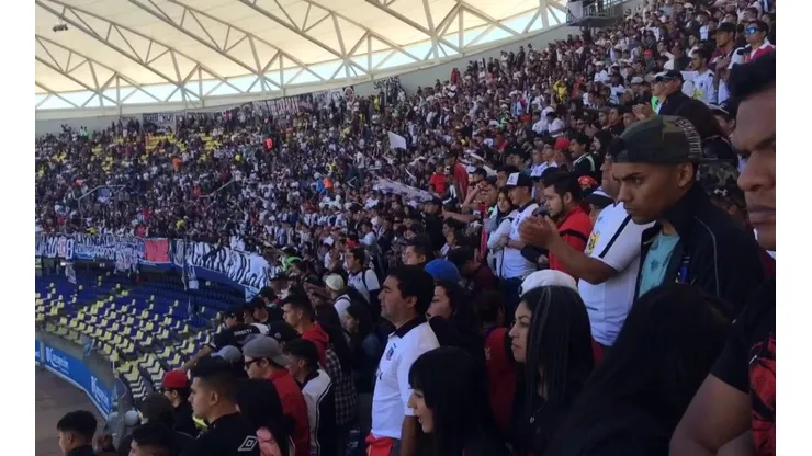 Hinchada de Colo Colo en Concepción