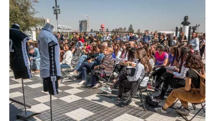 La presentación de la camiseta Umbro de la rama de vóleibol en el Monumental
