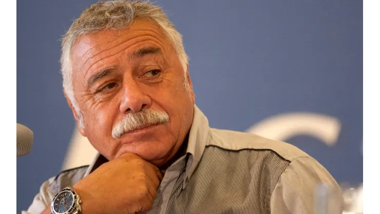 Carlos Caszely en conferencia