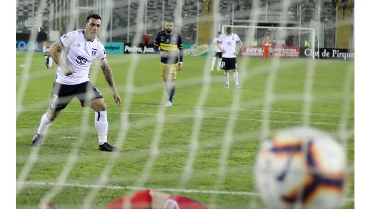 Paredes anotando otro gol para Colo Colo