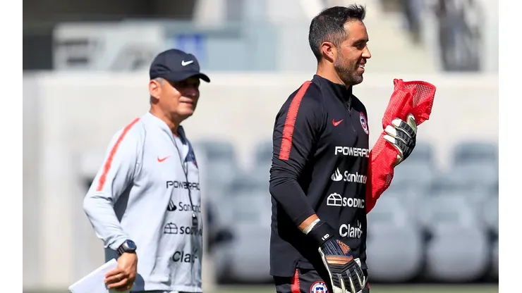 Reinaldo Rueda junto a Claudio Bravo