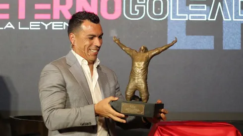 Esteban Paredes fue homenajeado por el Sifup