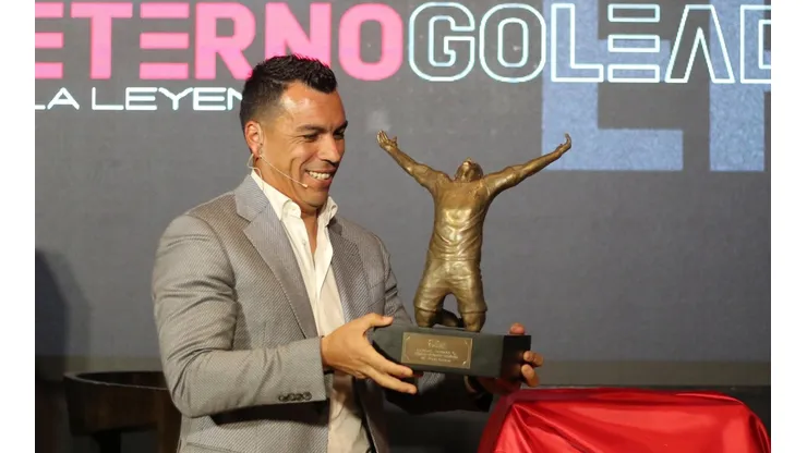 Esteban Paredes fue homenajeado por el Sifup