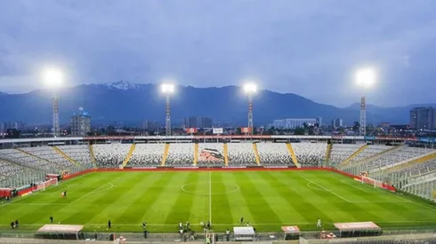 Estadio Monumental en el atardecer