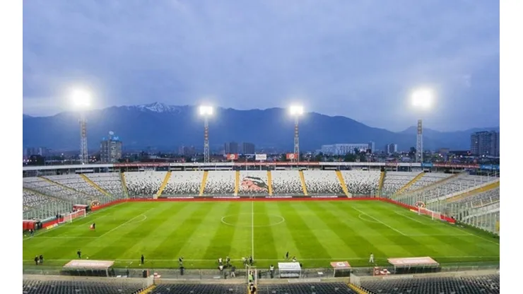 Estadio Monumental en el atardecer