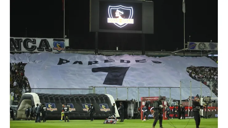 La camiseta gigante de Paredes