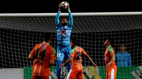 López defendiendo el arco de Cobresal