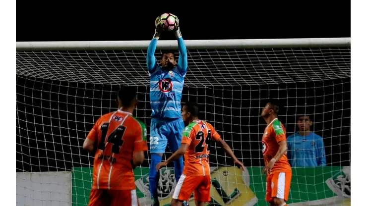 López defendiendo el arco de Cobresal