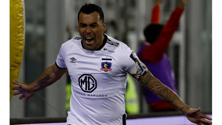 Locura por ver a Esteban Paredes superando el récord