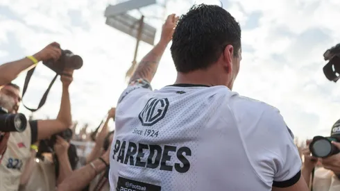 Paredes celebrando su gol 215