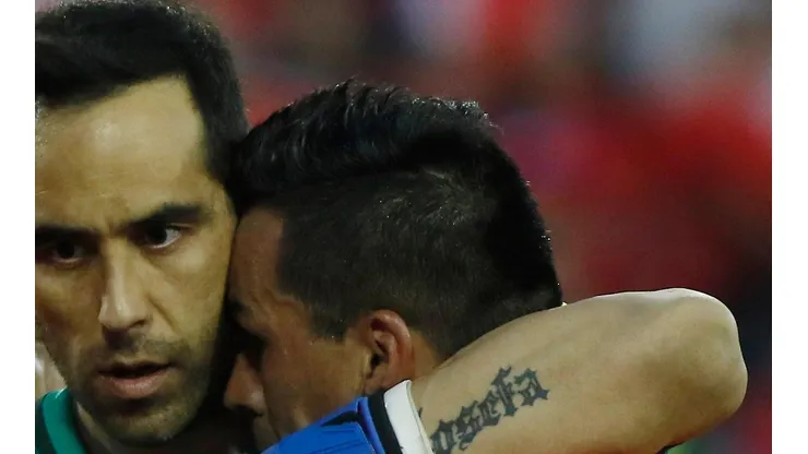 Esteban Paredes quiere el regreso de Claudio Bravo