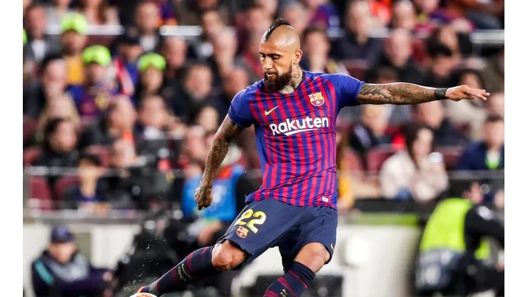 Vidal aún no define su situación