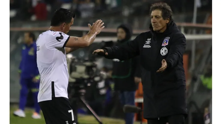 Esteban Paredes junto a Mario Salas
