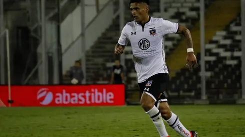 Felipe Campos con la camiseta de Colo Colo