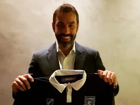 Robert Pires posa con la camiseta de Colo Colo