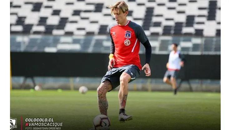 Iván Rossi entrenando en Macul. Debe convencer a Salas para ser alternativa.