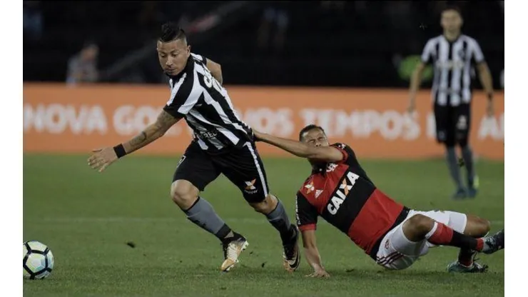 Leo Valencia está cerca de llegar a Macul.
