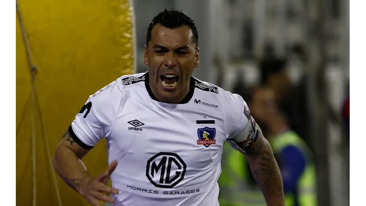 Esteban Paredes puso tranquilidad sobre su estado físico