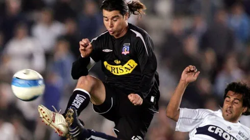 David Henríquez enfrentando a Gimnasia de La Plata