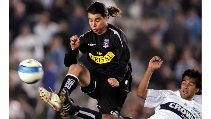 David Henríquez enfrentando a Gimnasia de La Plata