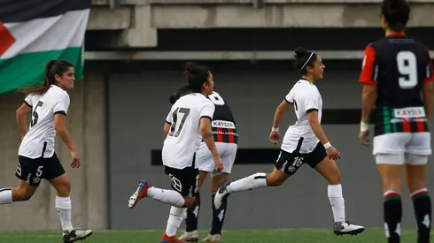 Colo Colo celebra el golazo de Fernanda Hidalgo