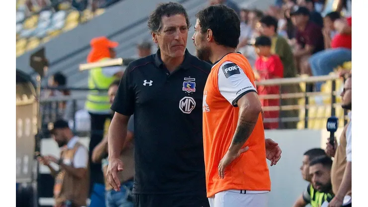 Valdivia le tira puras flores a Salas