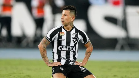 Leonardo Valencia juega en el Botafogo