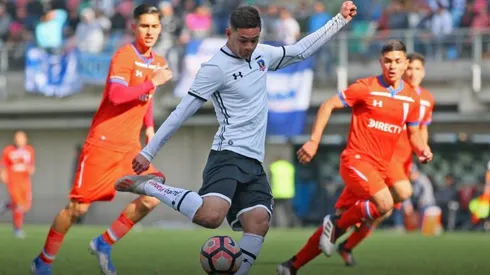 Juan Ibarra anotando en la final de la sub 19