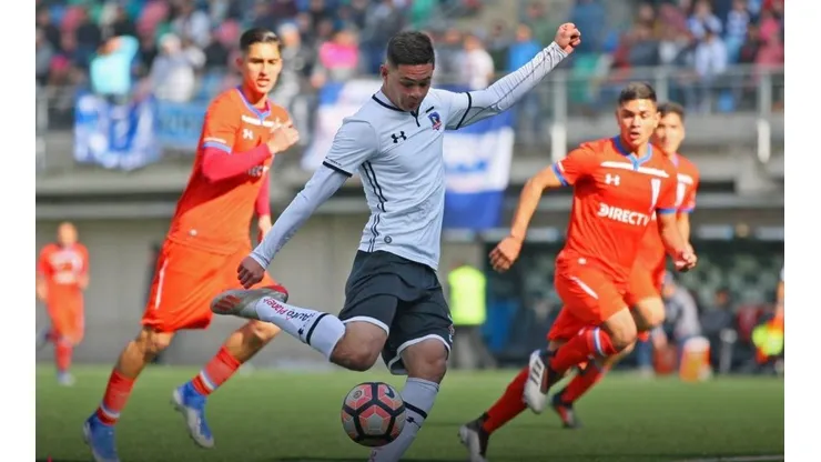 Juan Ibarra anotando en la final de la sub 19
